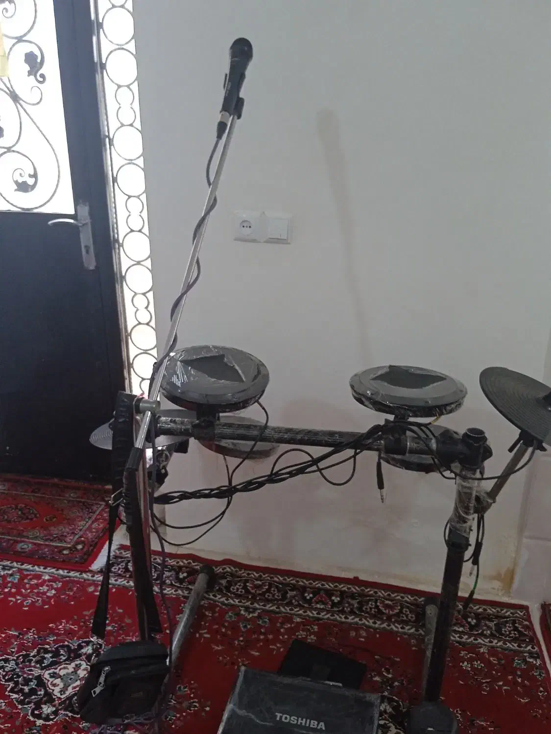 درام|درام و پرکاشن|ارومیه, |دیوار