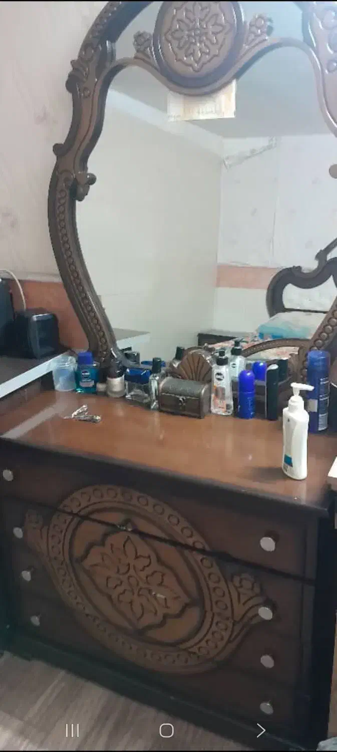 میز ارایش با اینه و نیمکت و ۲عدد پاتختی|تخت و سرویس خواب|قم, شهرک مهدیه|دیوار