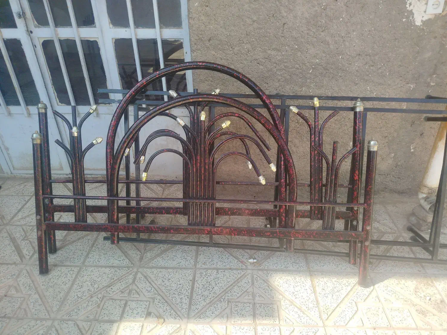 تخت دونفره فرفوژه با تشک نو نو|تخت و سرویس خواب|کرمان, |دیوار