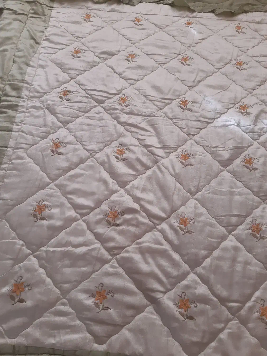 لحاف به متراژ دو 2/2 همراه با دو عدد رو بالشتی|رختخواب، بالش، پتو|سمنان, |دیوار