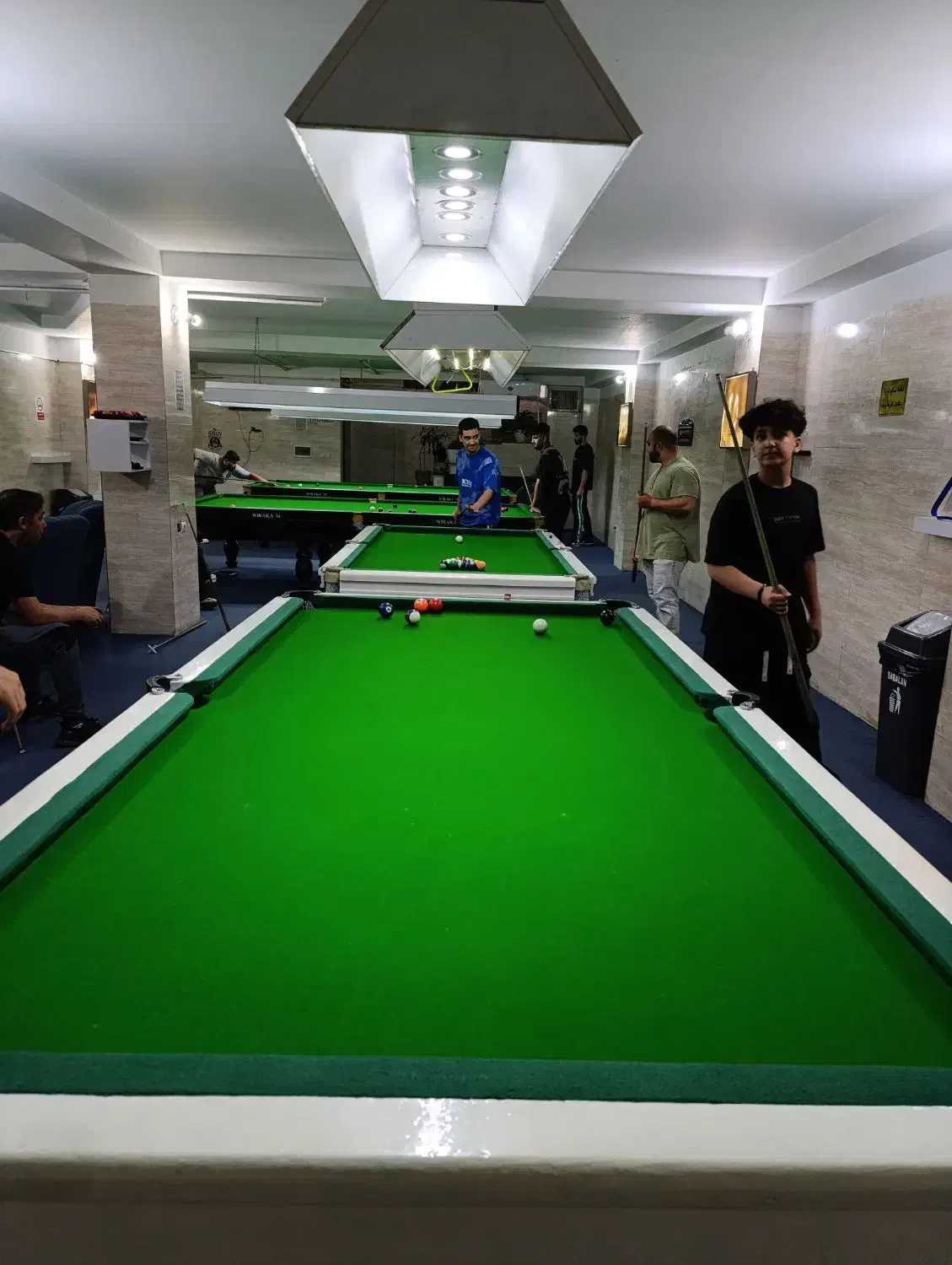 باشگاه بیلیارد آریان شهر جدید پرند|ورزش‌های توپی|پرند, فاز ۱|دیوار