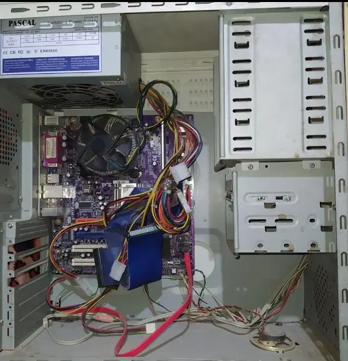 کیس و مانیتور قدیمی|قطعات و لوازم جانبی رایانه|اصفهان, شهرک کاوه|دیوار