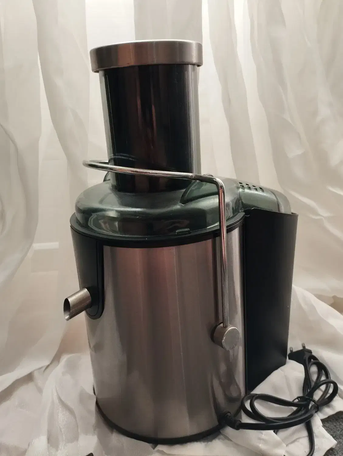 آبمیوه گیری مخزن دار|آبمیوه‌گیر و آب‌مرکبات‌گیر|تهران, صادقیه|دیوار