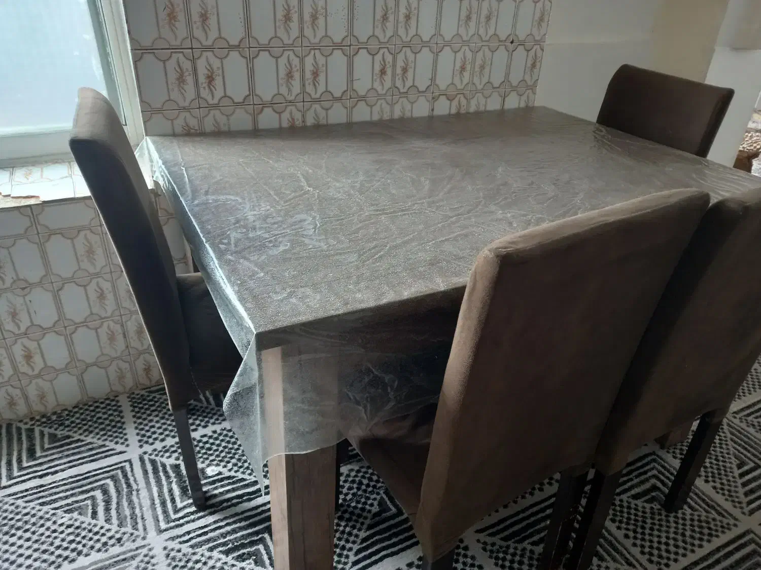 میز غذا خوری|میز و صندلی غذاخوری|تربت جام, بیست متری منبع آب|دیوار