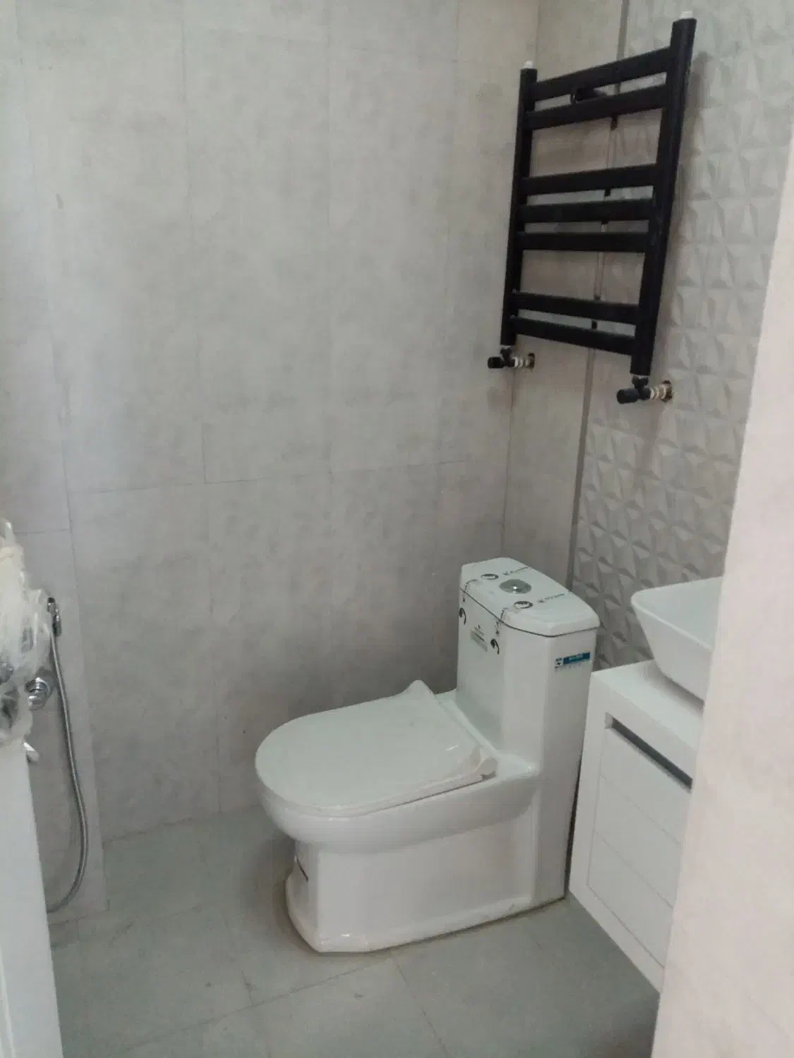 104 متر نوساز ستارخان توحید دو کله نورگیر خوب