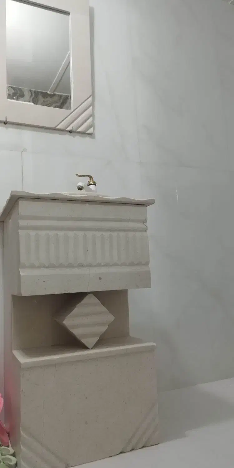 روشویی سنگی سالم و نو تمیز|لوازم سرویس بهداشتی|الیگودرز, |دیوار