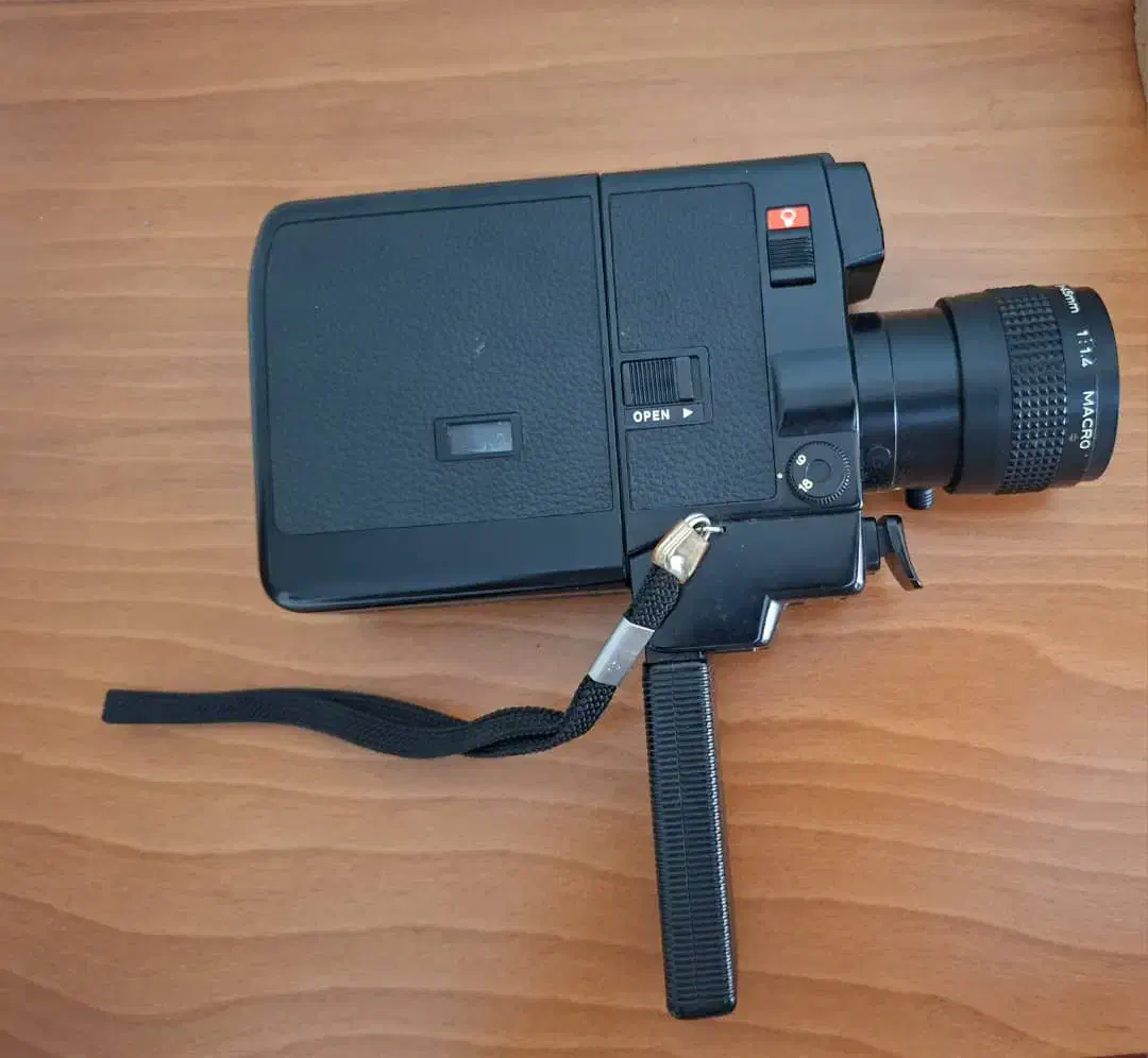 دوربین فیلم برداری قدیمی|دوربین عکاسی و فیلم‌برداری|تهران, اسکندری|دیوار