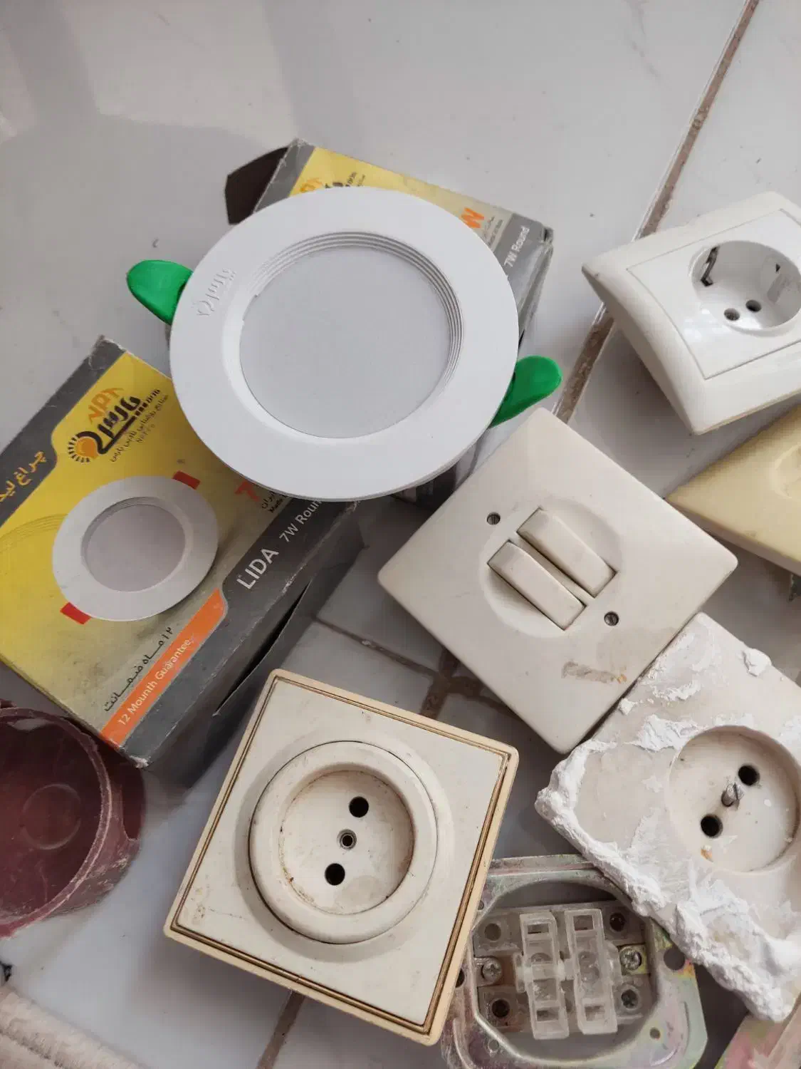 چراغ  هالوژن لیدا  نو|لامپ و چراغ|مشهد, دانشجو|دیوار