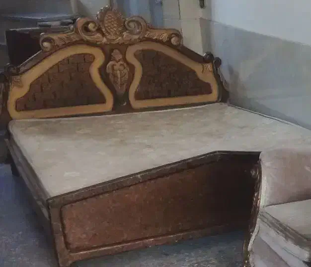 تخت ۲ نفره چوبی بهمراه ۲ عدد مبل|تخت و سرویس خواب|دابودشت, |دیوار