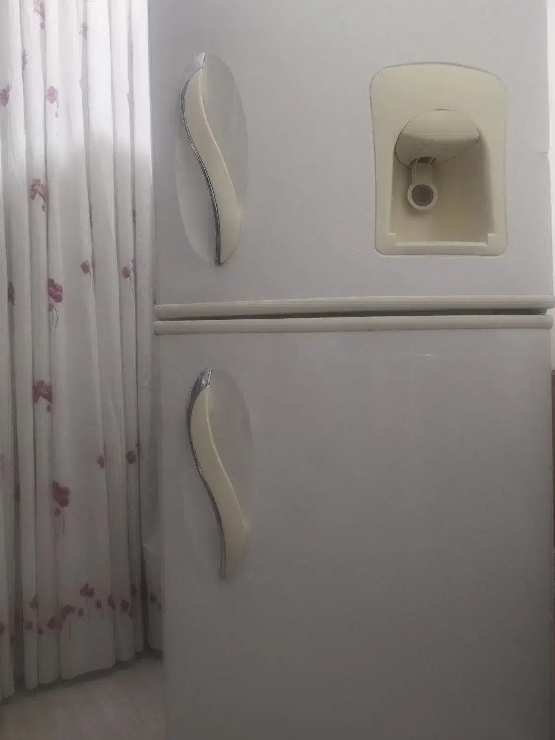 فرش9متری 6تومن و یک یخچال4تومن|فرش|مهاجران, |دیوار