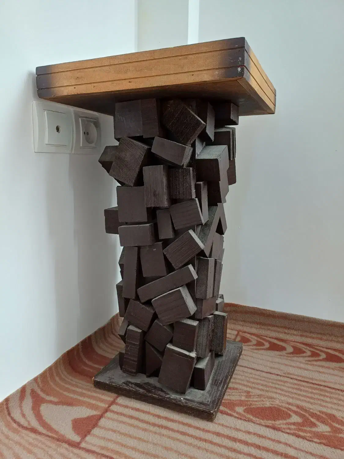 ماشین شارژی دو موتوره درحد نو ومیز تلفن کاملا سالم|میز تلفن|قروه, |دیوار