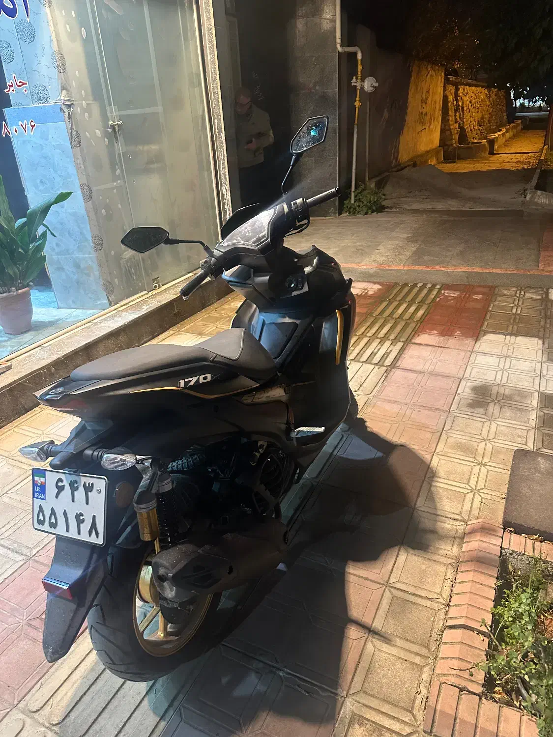 فوق العاده تمیز|موتورسیکلت|گلوگاه, |دیوار