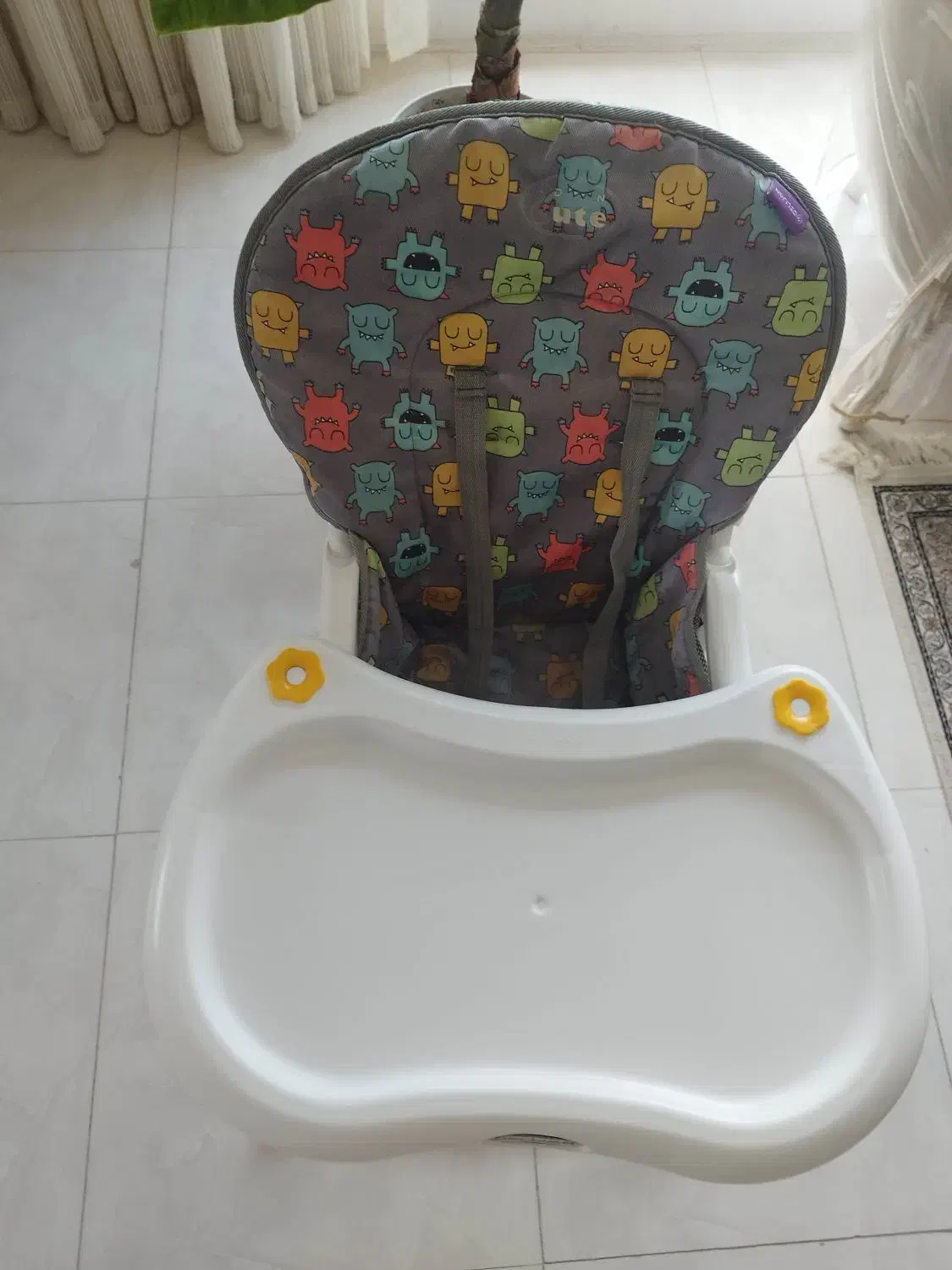 صندلی غذا و کریر|تخت و صندلی بچه|همدان, |دیوار