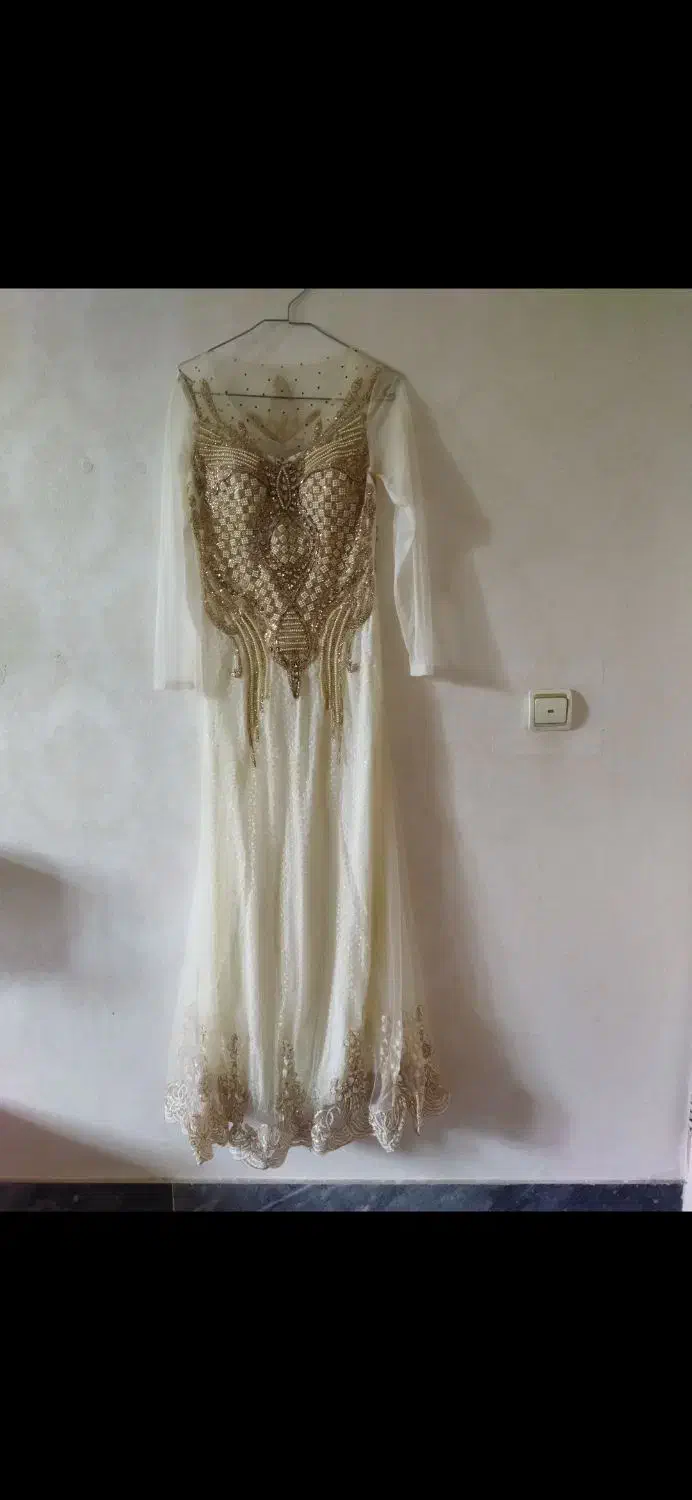 لباس‌مجلسی|لباس|میانه, |دیوار