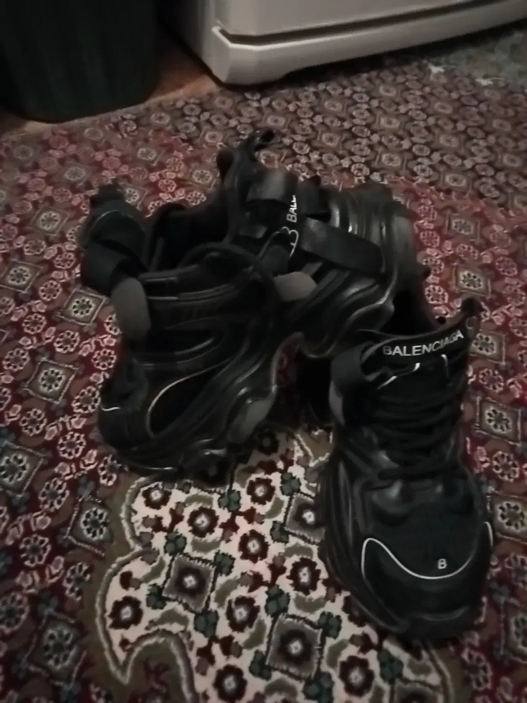 کفش|کیف، کفش، کمربند|قرچک, قشلاق جیتو|دیوار