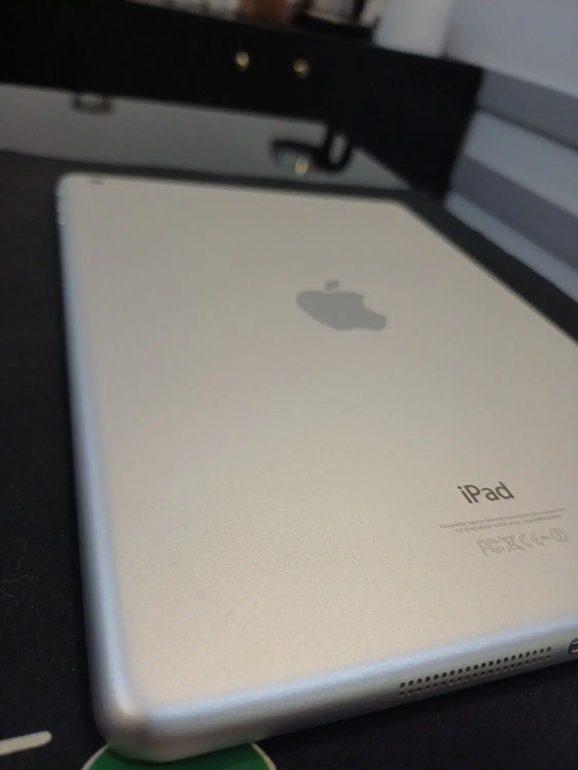 iPad Air|تبلت|تهران, فلسطین (میدان انقلاب)|دیوار