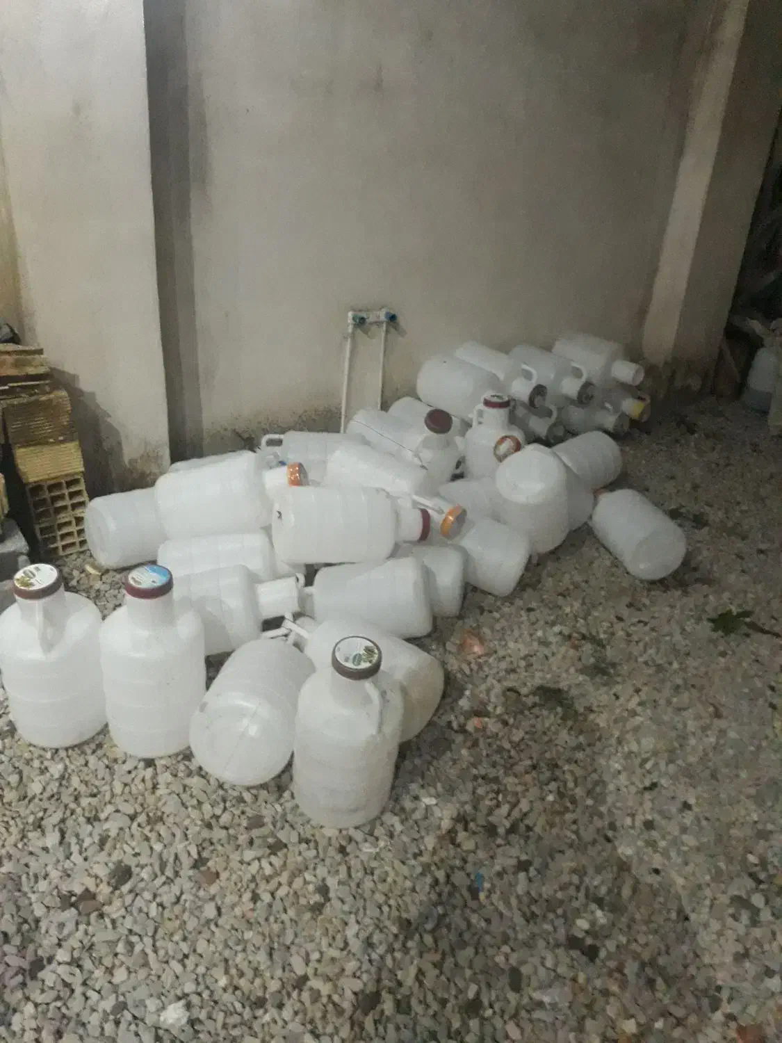 دبه خیارشور|ظروف نگهدارنده، پلاستیکی، یک‌بارمصرف|صومعه‌سرا, |دیوار