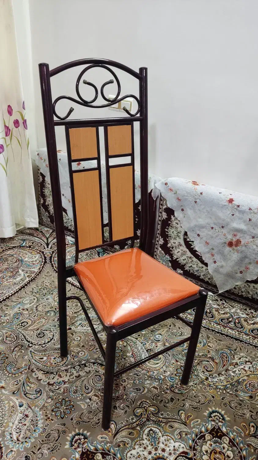 میز نهار خوری در حد نو|میز و صندلی غذاخوری|رامند, |دیوار