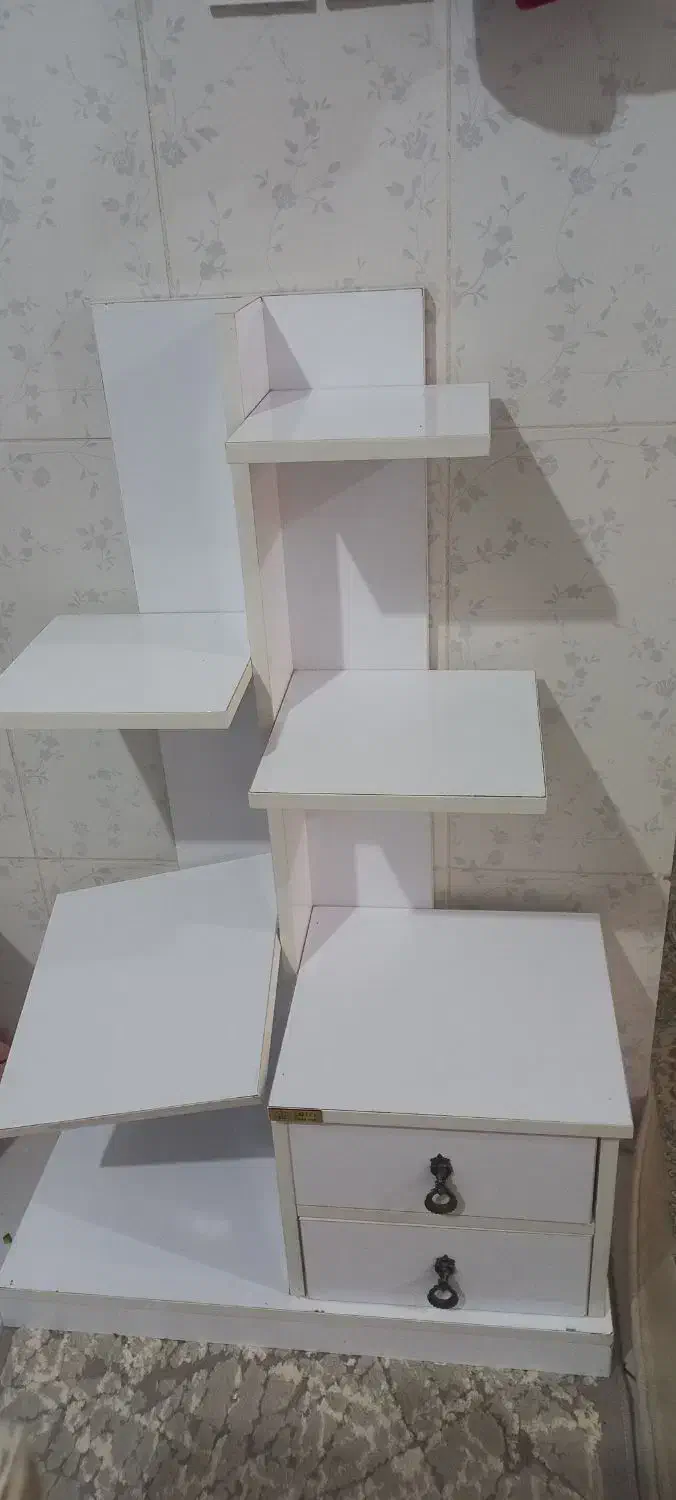 پایه قابلمه  سفید فقط یکیش کج شده|کتابخانه، شلف، قفسه‌های دیواری|مشهد, شهید قربانی|دیوار