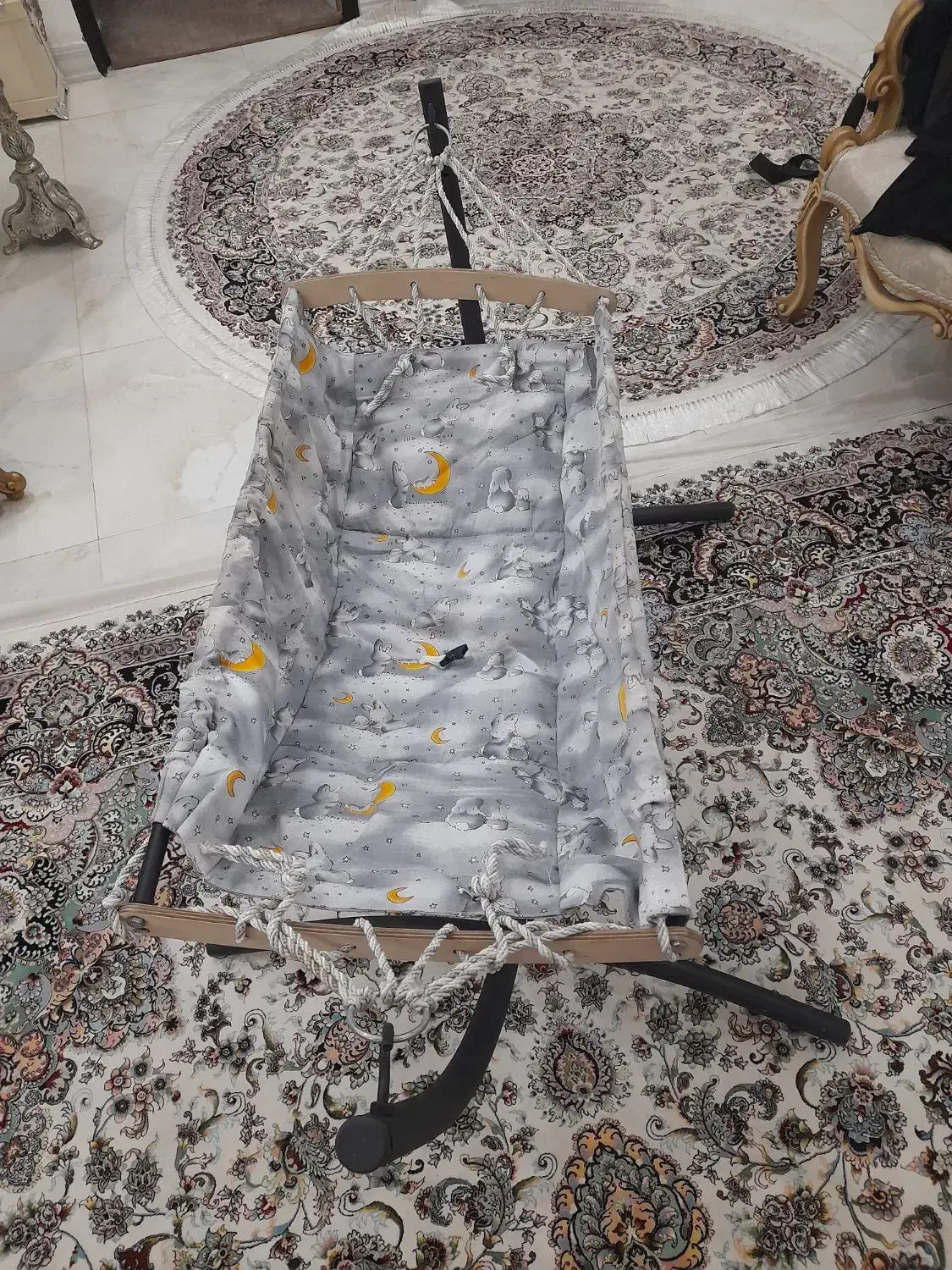 گهواره|تخت و سرویس خواب|رشت, پل تالشان|دیوار