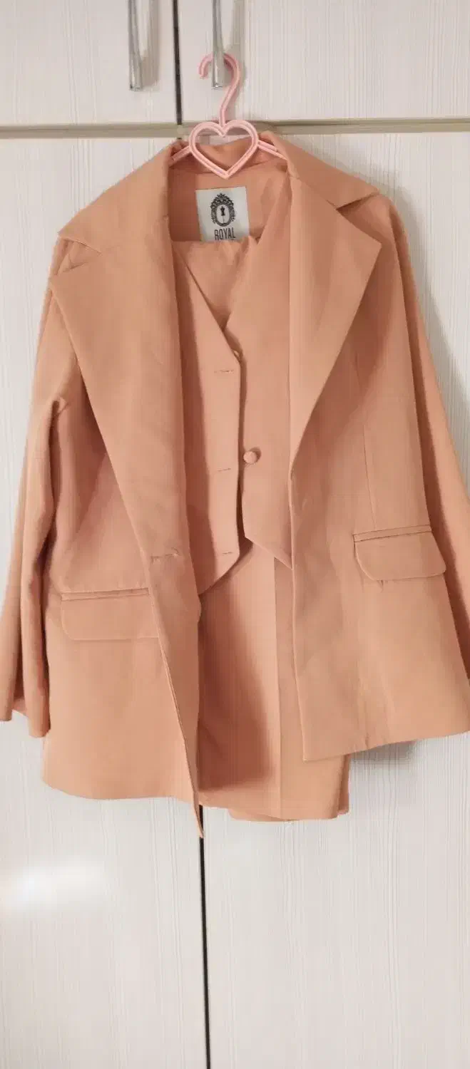 لباس مجلسی|لباس|فولادشهر, مسکن مهر فولادشهر|دیوار