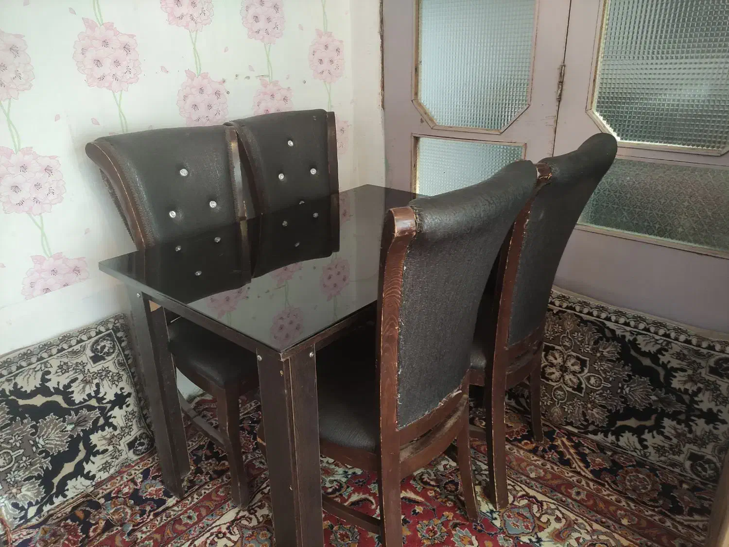 میز نهار خوری ۴ نفره|میز و صندلی غذاخوری|تربتحیدریه, تپه ننه حجی|دیوار