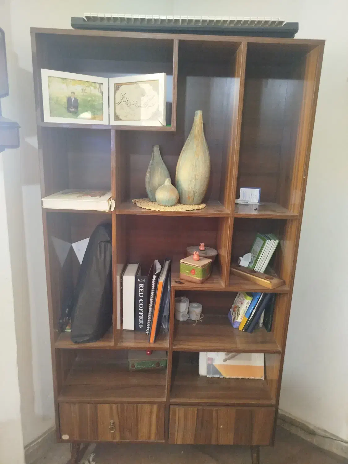 کتابخانه پایه مخروطی|کتابخانه، شلف، قفسه‌های دیواری|طرقبه, |دیوار