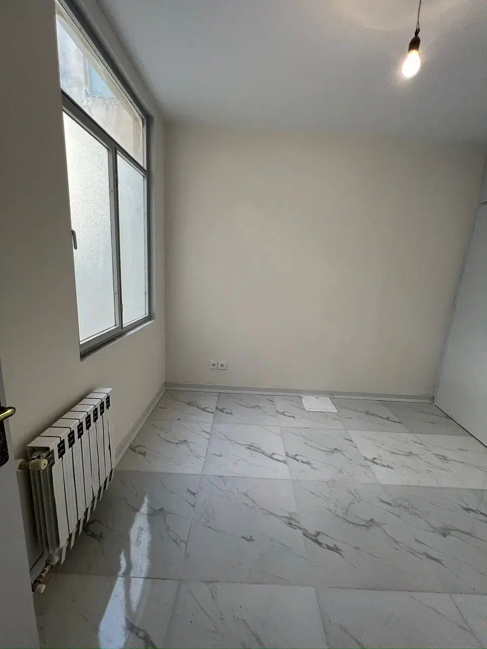 ۶۳متر/۷ساله نما تراورتن/محله بسیار ارام /سالن مربع