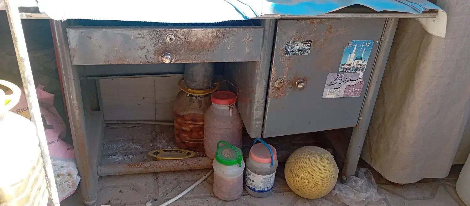 میز فلزی|میز و صندلی غذاخوری|مشهد, سیس‌آباد|دیوار