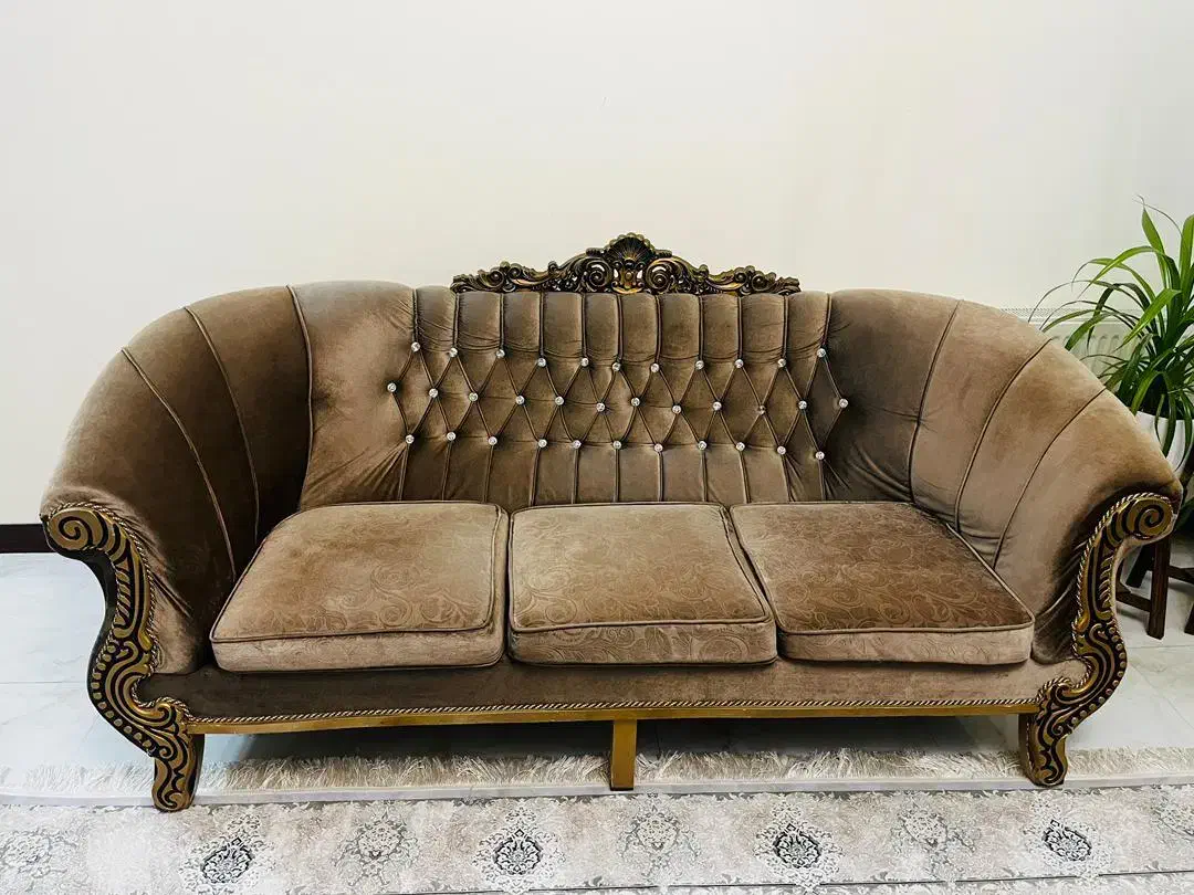 مبل ۷ نفره کاملا تمیز و سالم|مبلمان خانگی و میز عسلی|شیراز, انجیره|دیوار