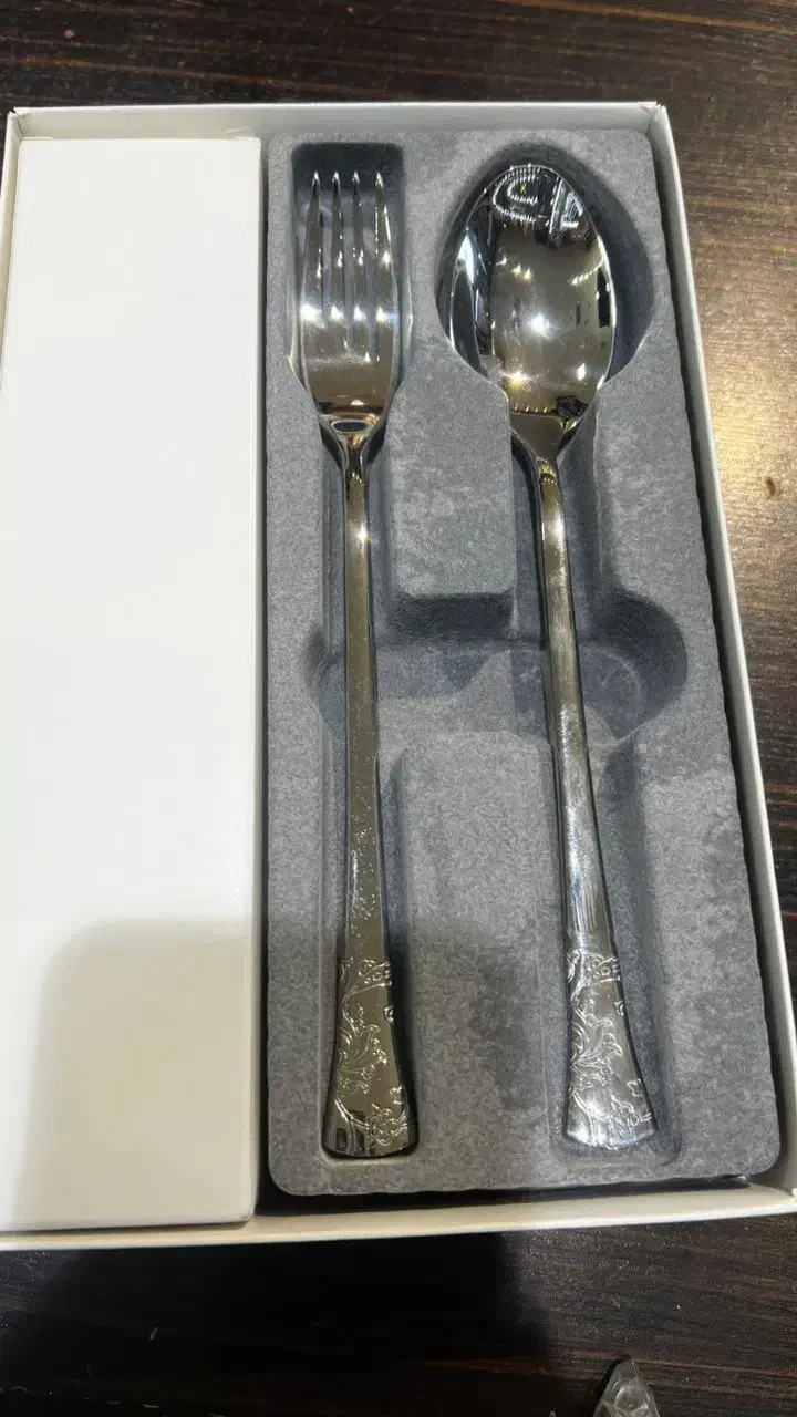 قاشق چنگال اصلی یونیک|ظروف سرو و پذیرایی|قم, دروازه چوبی|دیوار