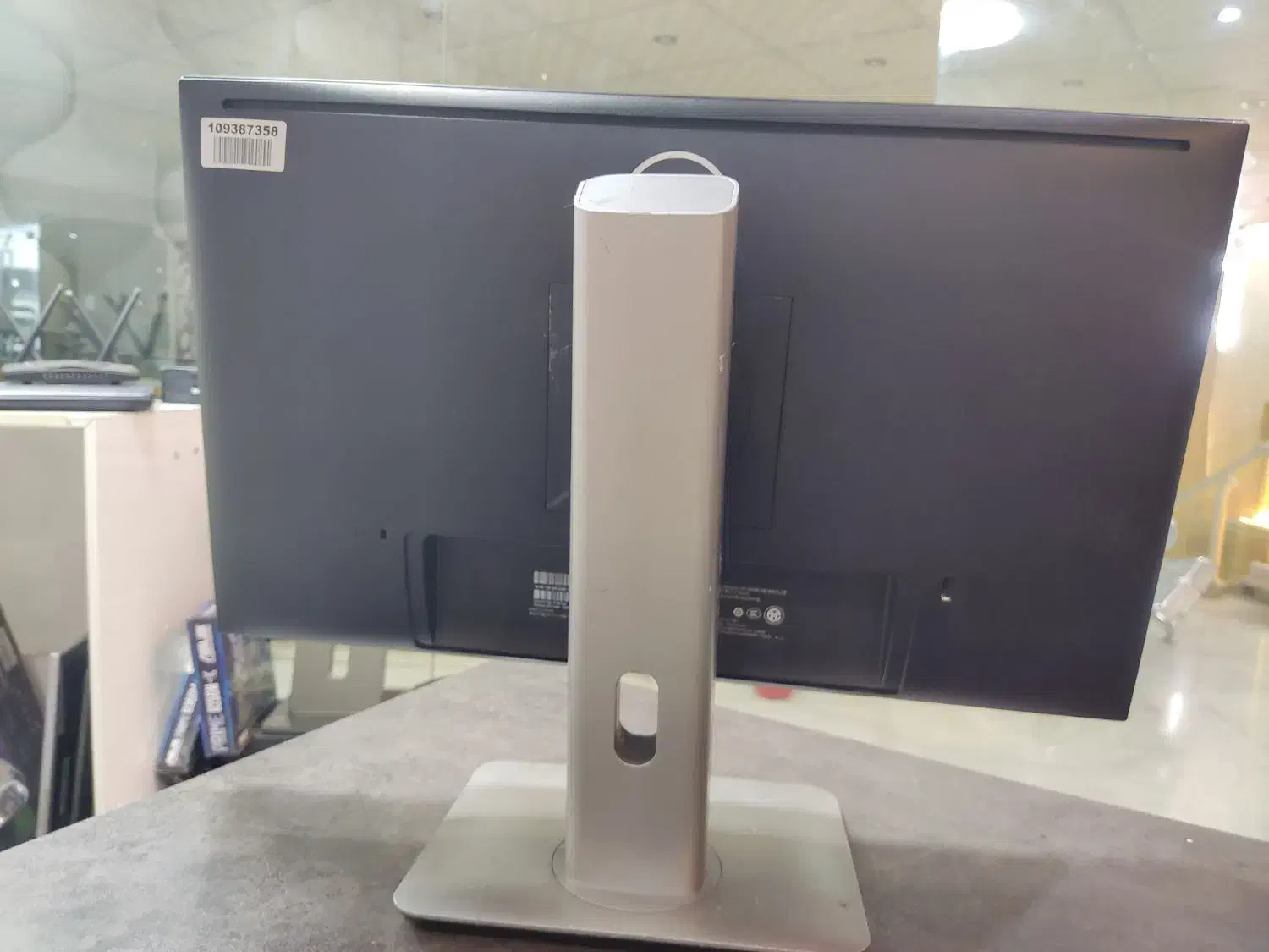 مانیتور Dell تمیز  24 اینچ|قطعات و لوازم جانبی رایانه|مشهد, فلسطین|دیوار