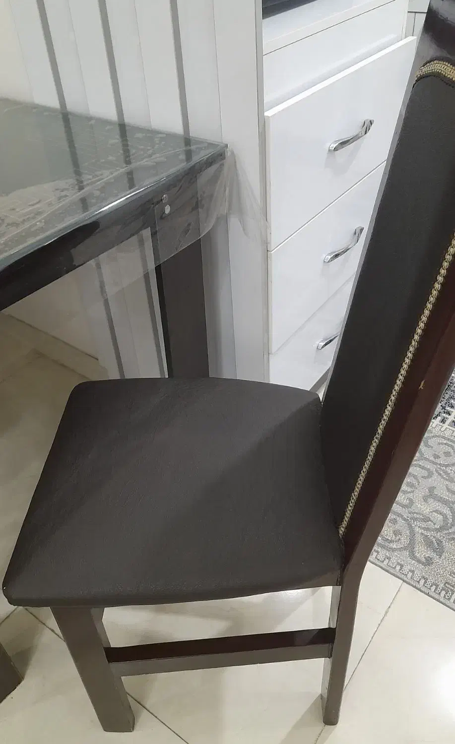 میز ناهار خوری به همراه صندلی|میز و صندلی غذاخوری|صومعه‌سرا, |دیوار