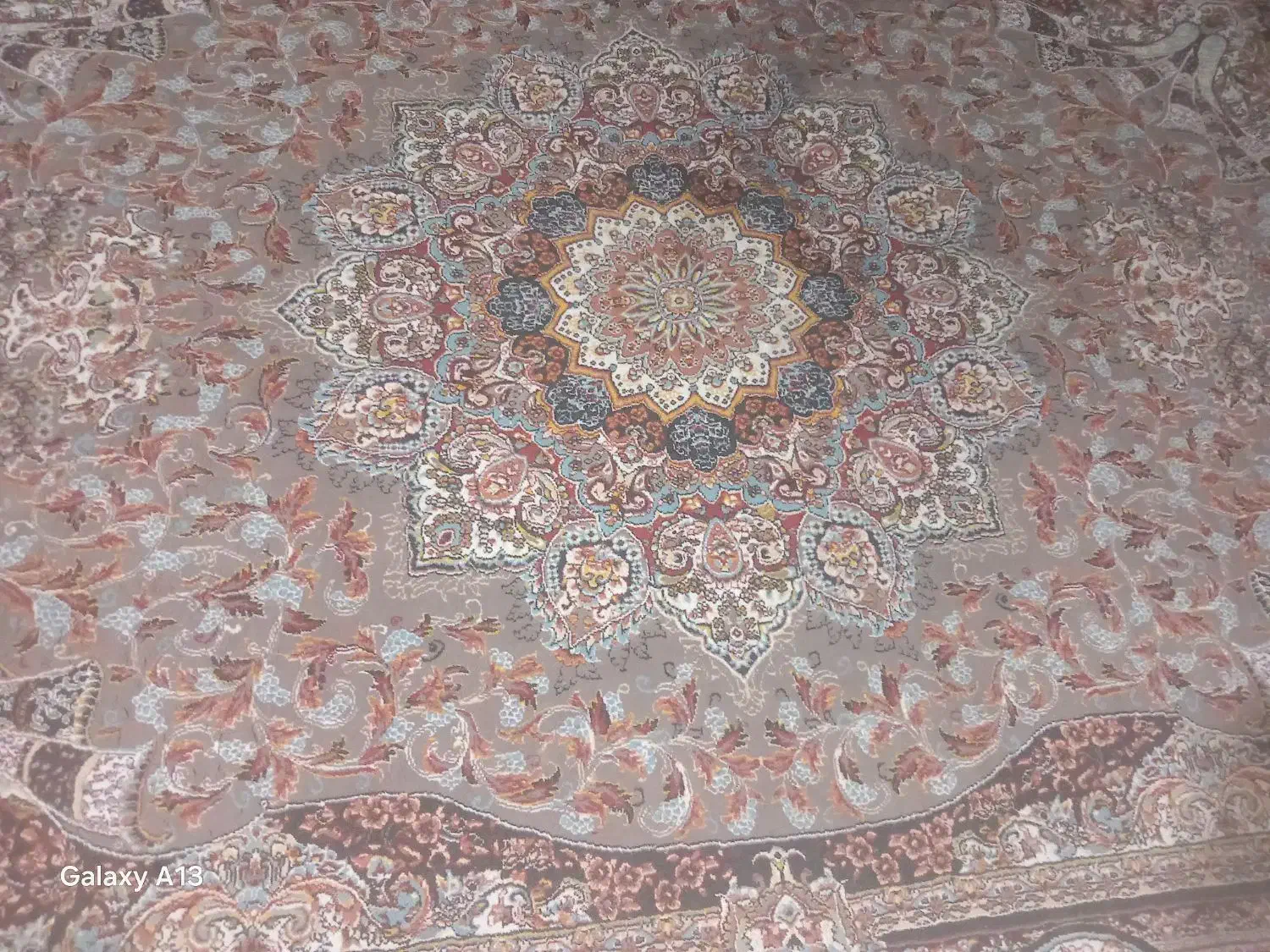 ۲ تخته فرش ۹ متری بدون مشکل|فرش|قم, قلعه کامکار|دیوار