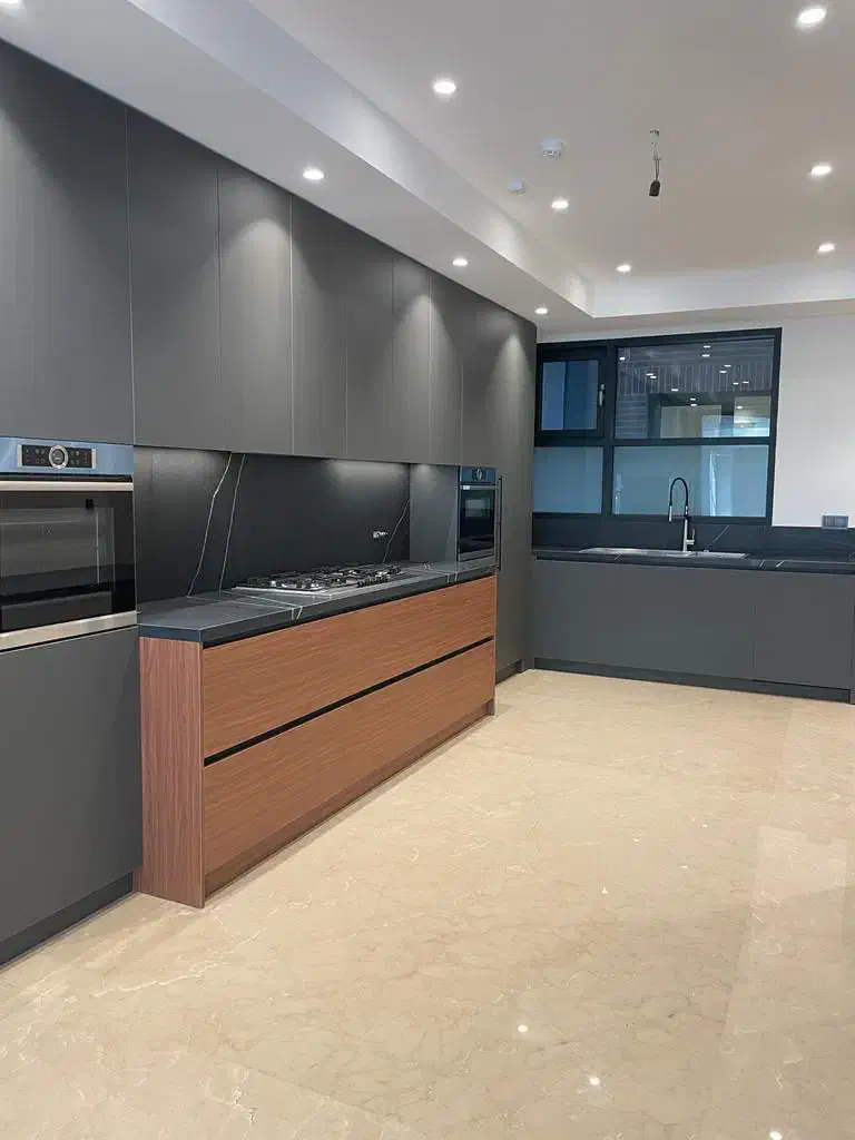 بالای کاج ۲۶۰ متر ۳ خوابه فول مشاعات