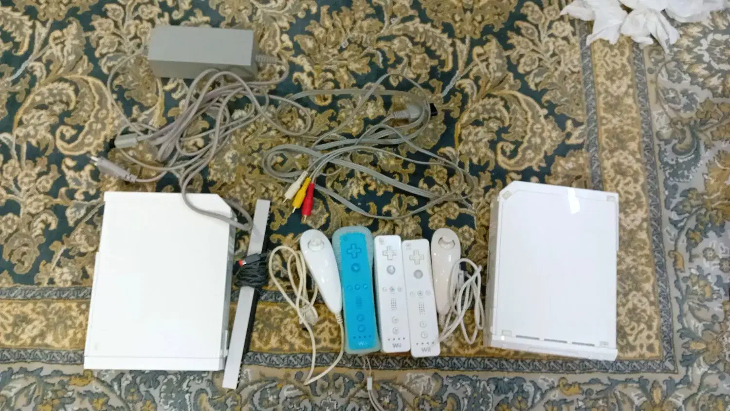 دو عدد کنسول نینتندو وی یکی با سیم و یکی بیسیم|کنسول، بازی ویدئویی و آنلاین|آمل, |دیوار