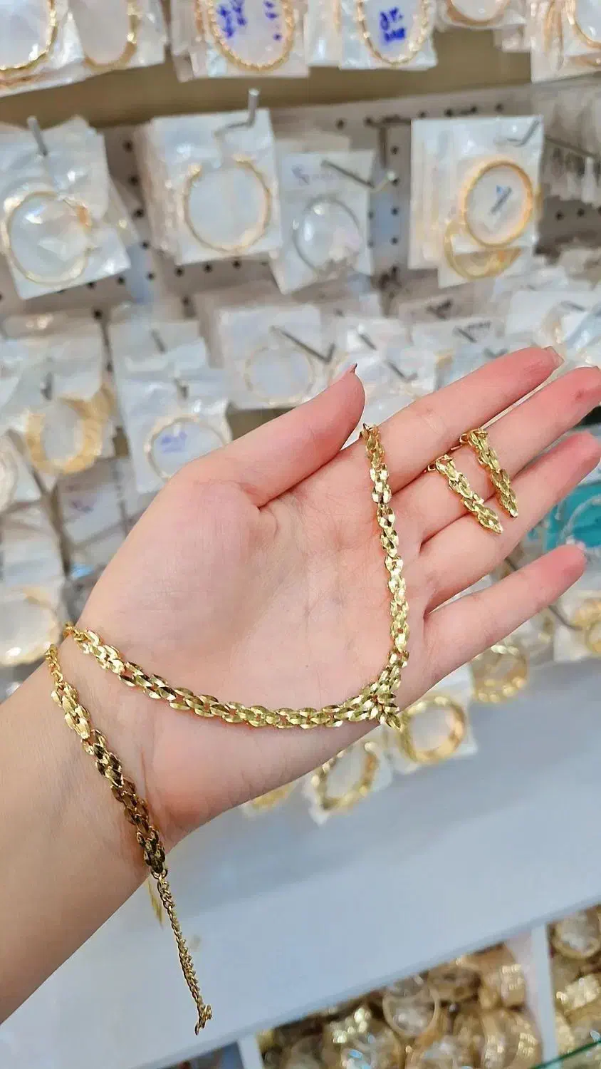 سرویس و النگوهای بسیار خوش قیمت و مشابه طلا|بدلیجات|اصفهان, کوی امام|دیوار