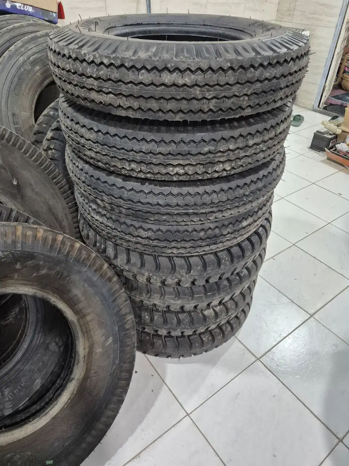 لاستیک نیسانی و کامیونی ۹۰۰/۲۰  ۱۰۰۰/۲۰|خدمات موتور و ماشین|جاسک, |دیوار