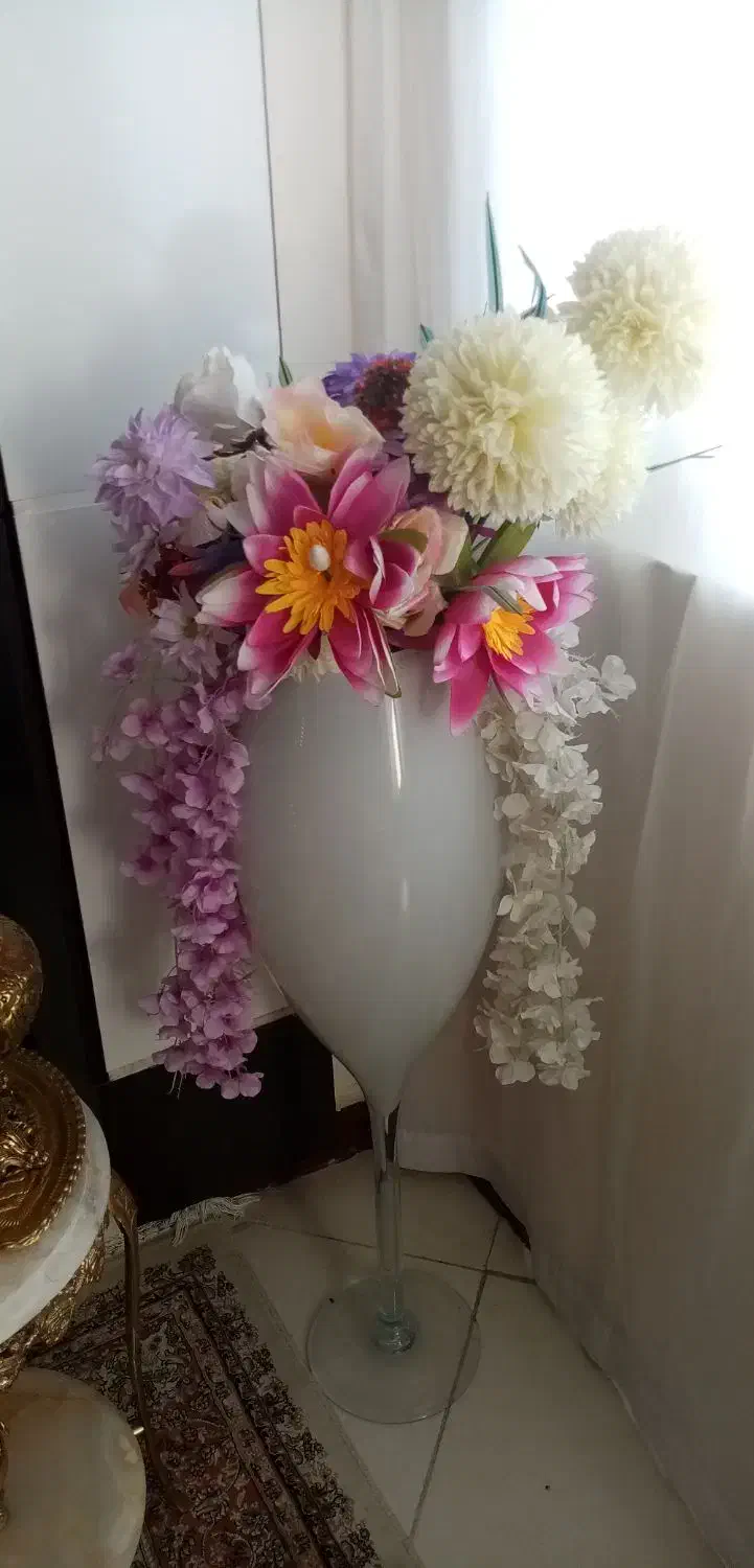 گلهای مصنوعی شیک با گلدان شیشه ای|گل مصنوعی|ملارد, |دیوار