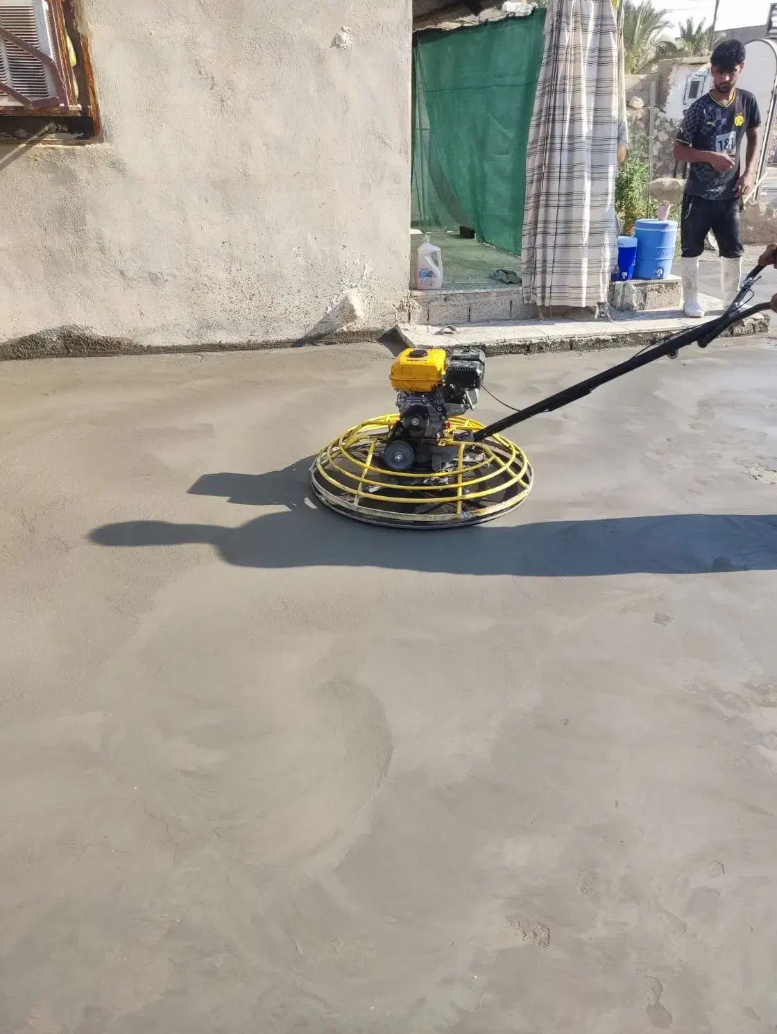 بتن ریزی صنعتی با ماله پروانه در بوشهر|خدمات پیشه و مهارت|اهرم, |دیوار