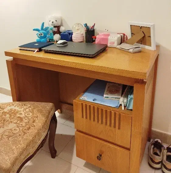 میز تحریر نو|میز تحریر و کامپیوتر|پرند, فاز ۲|دیوار