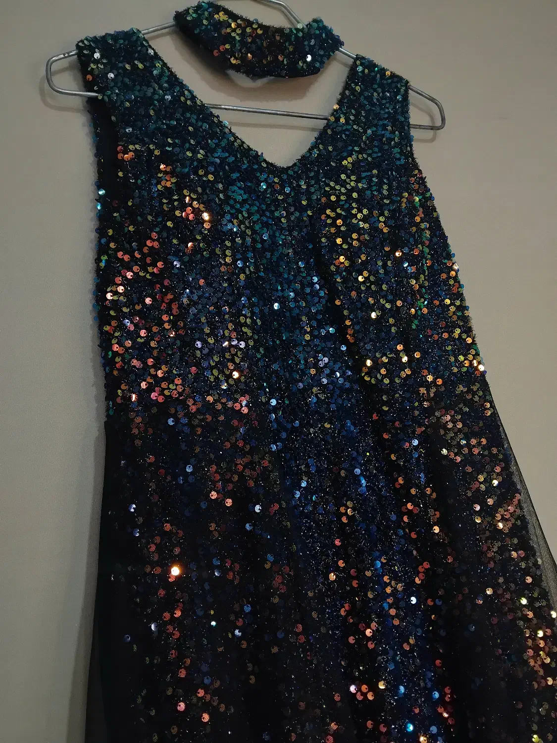 لباس مجلسی نو|لباس|کوهسار (البرز), |دیوار