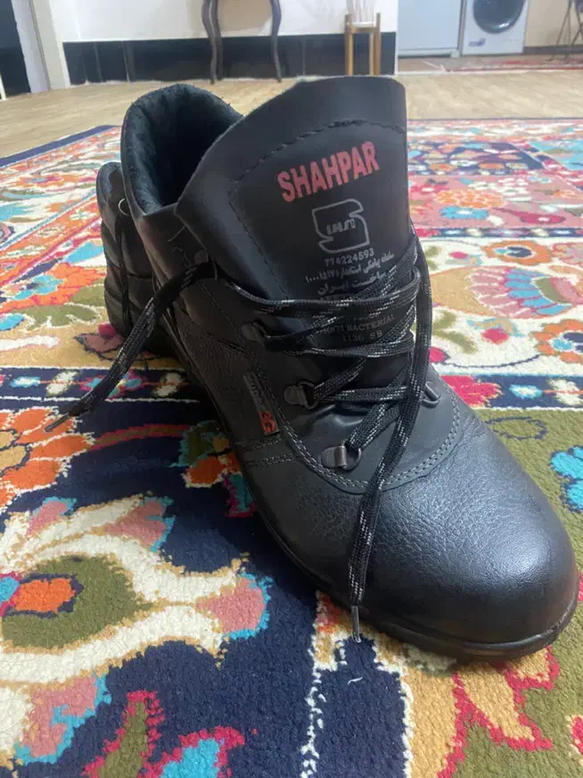 کفش ایمنی نونو فقط ۷۰۰هزار تومن جنس عالی و خارجی|کیف، کفش، کمربند|تربت جام, بیست متری منبع آب|دیوار