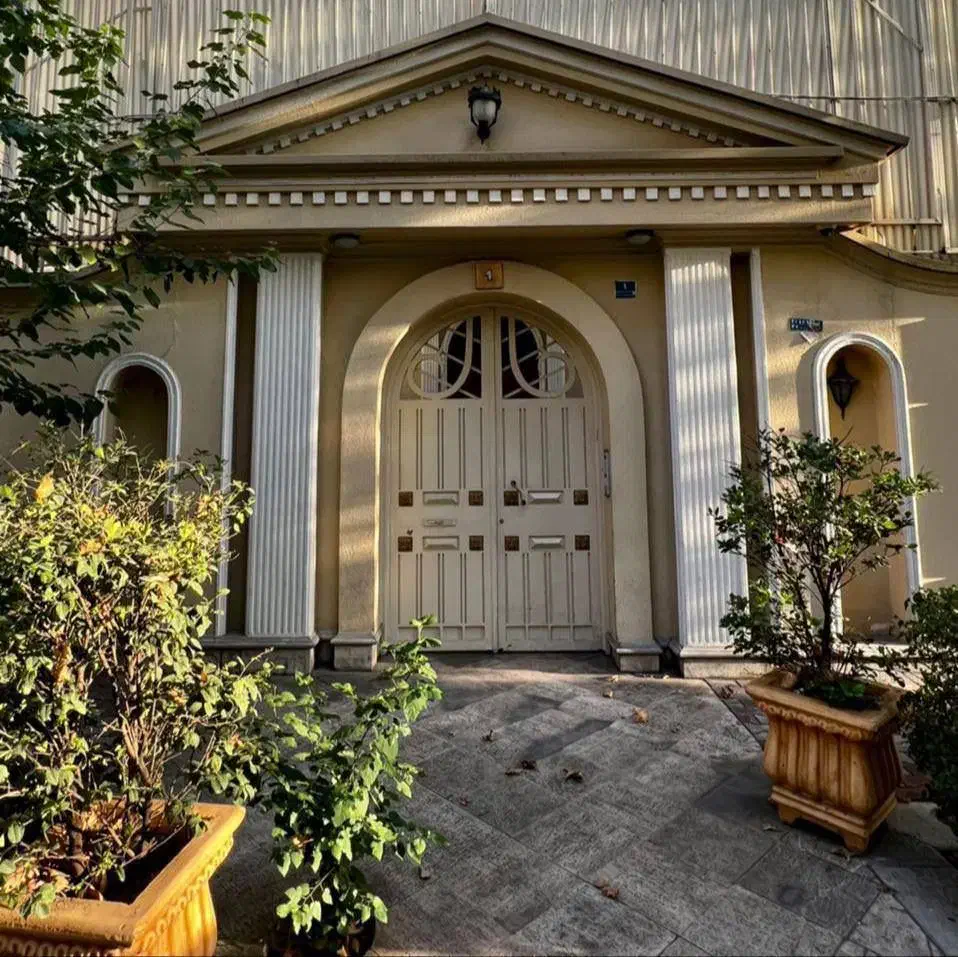 ویلایی ۱۴۰۰متر زمین / ۸۰۰متر بنا تریبلکس / رویایی