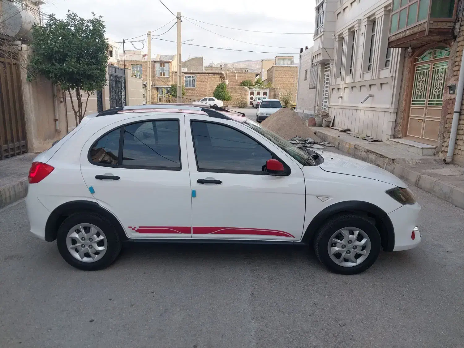 کوییک آر سفید قرمز ۴۰۲ پارس خودرو ی|خودرو سواری و وانت|گیلان غرب, |دیوار