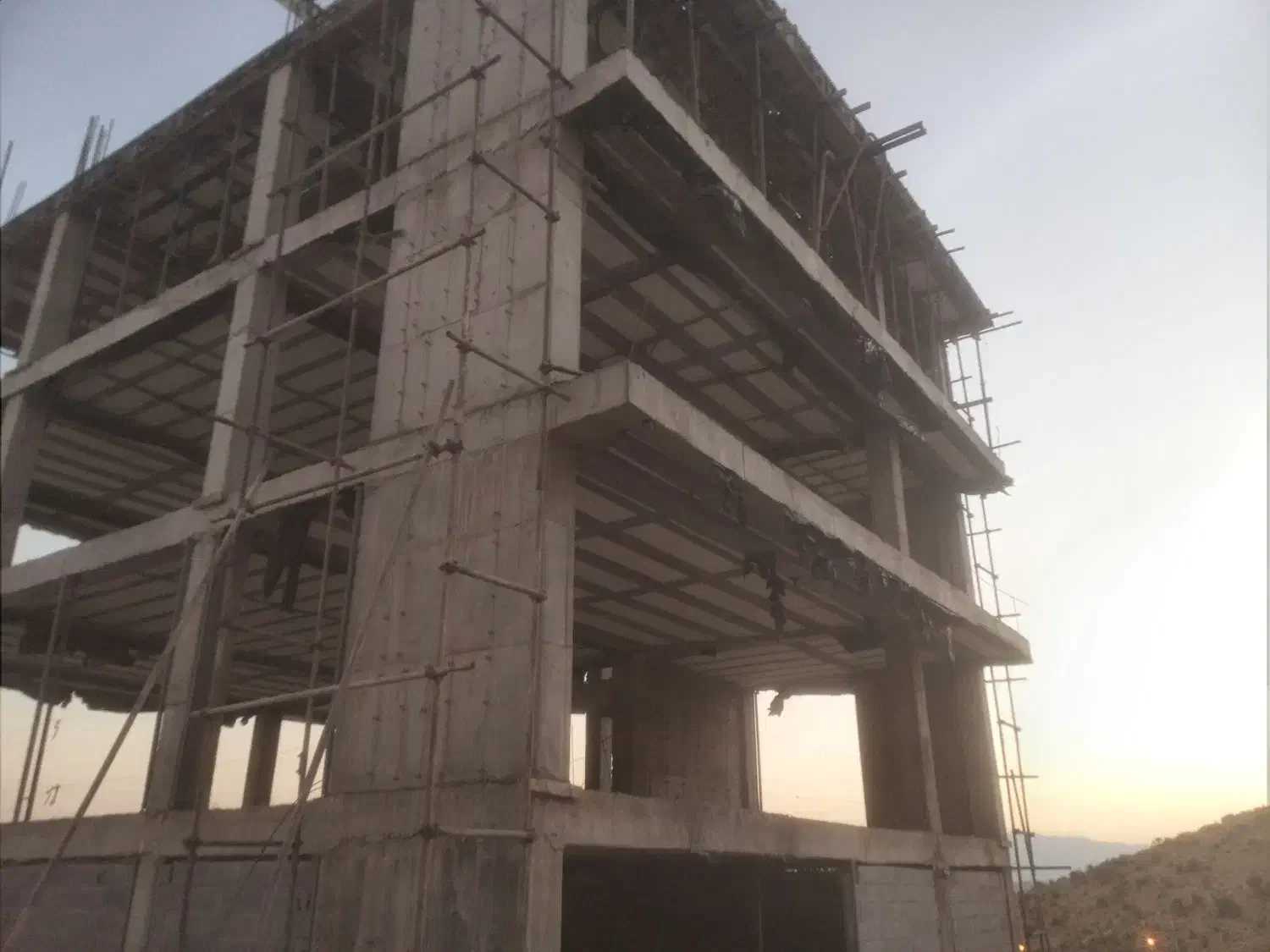 اجرای اسکلت بتنی وآجری درصدراوگویم|خدمات پیشه و مهارت|صدرا-فارس, فاز ۱|دیوار