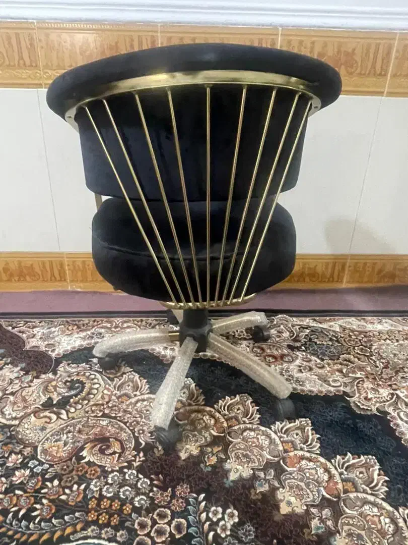 میز و صندلی|آرایشگاه و سالن‌های زیبایی|گرگان, |دیوار