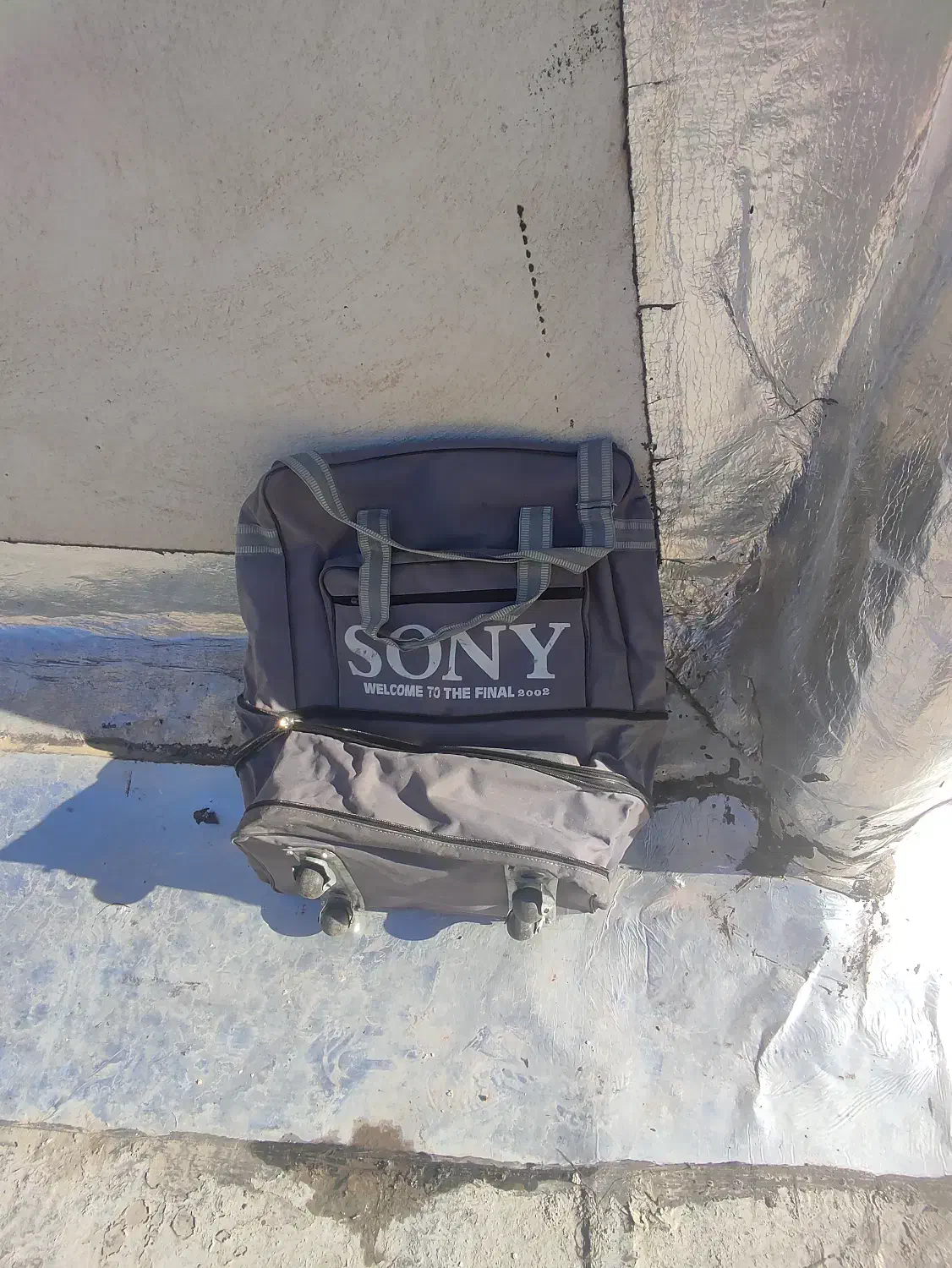 کیف بزرگ و چرخ دار|کیف، کفش، کمربند|شیروان (خراسان), |دیوار