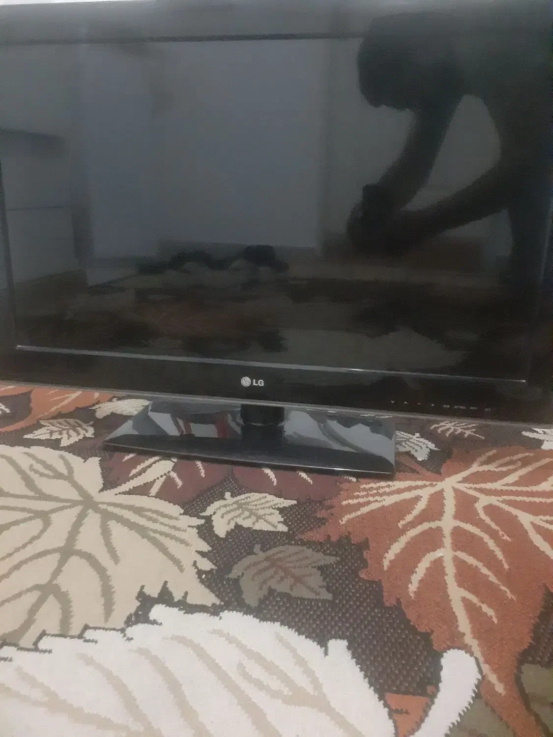 تلویزیون ال ای دی ال جی در حد نو بدون هیچ خط و خش|تلویزیون و پروژکتور|اندیشه, اندیشه فاز ۲|دیوار