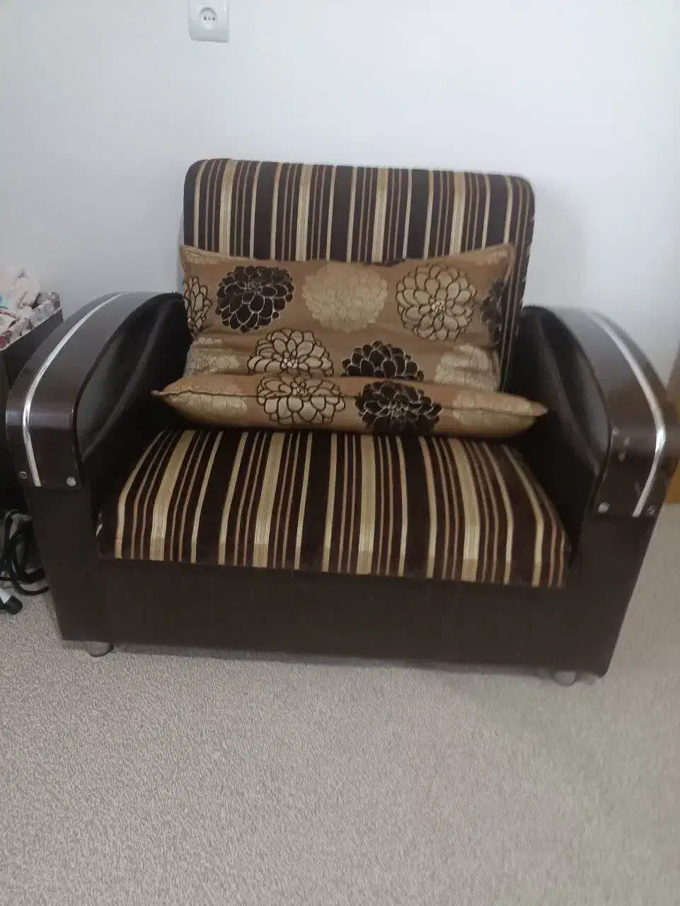 مبل تخت خواب شو|مبلمان خانگی و میز عسلی|ایوان, |دیوار